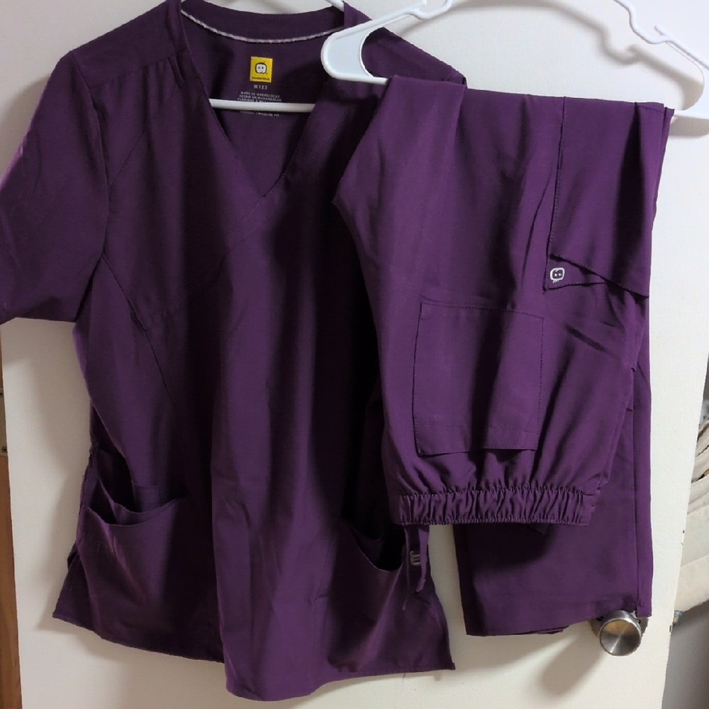 WonderWink 123 Women's Purple Scrub Set, XL Top, Large Pants